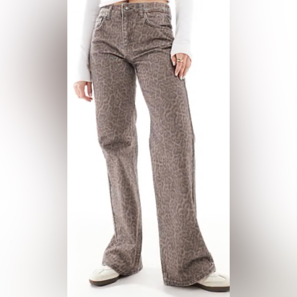 Stradivarius D92 Straight Wide Leopard Jeans NWT